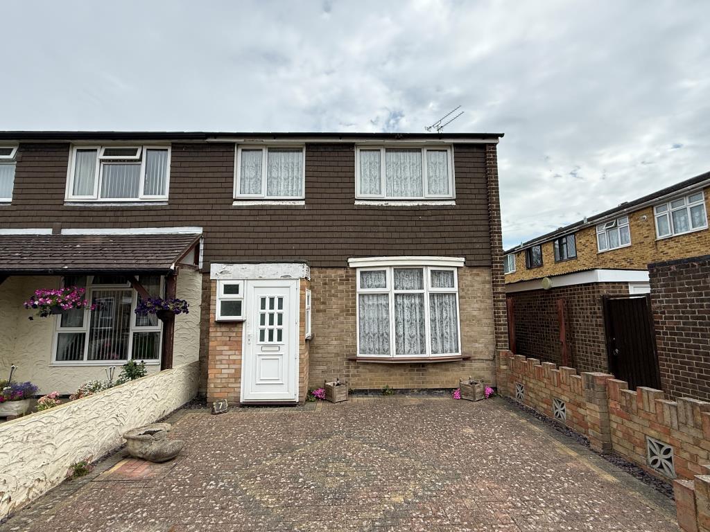 Lot: 81 - END-TERRACE HOUSE OF NON-TRADITIONAL CONSTRUCTION - End-terrace house